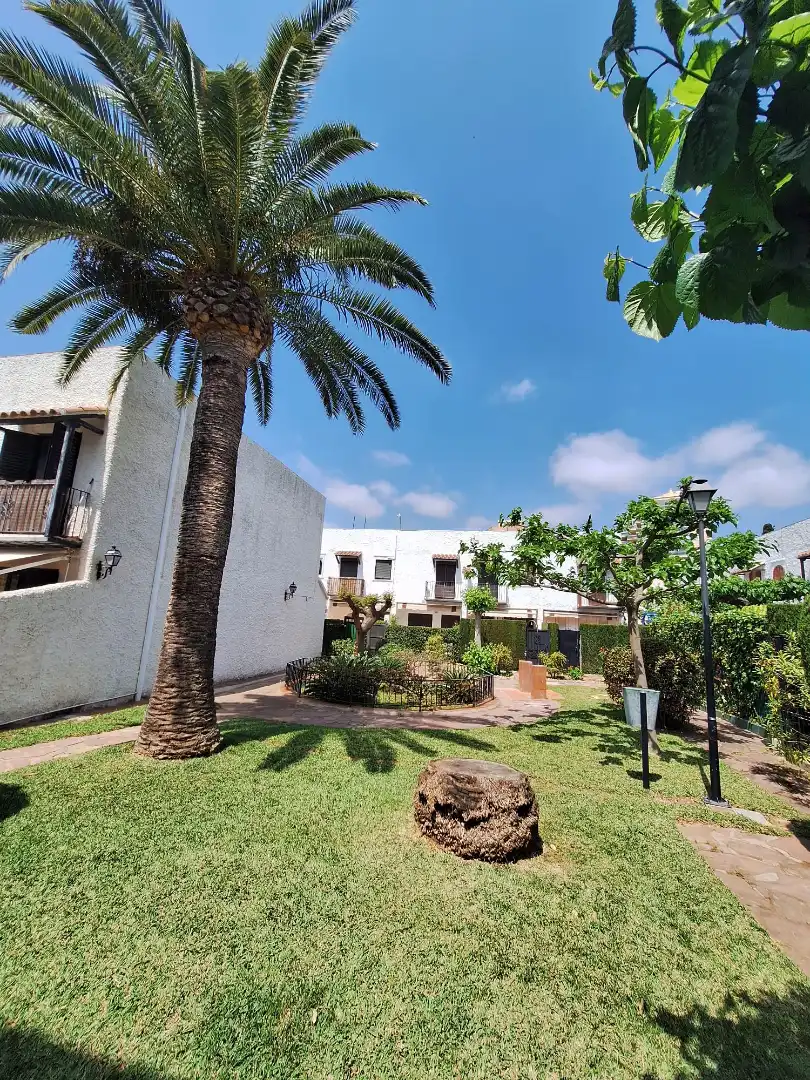Jardín de Casa adosada en venta en Benicasim / Benicàssim con Terraza, Amueblado y Balcón