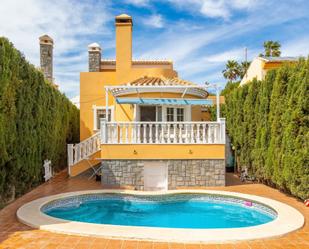 Vista exterior de Casa o xalet en venda en Orihuela amb Piscina
