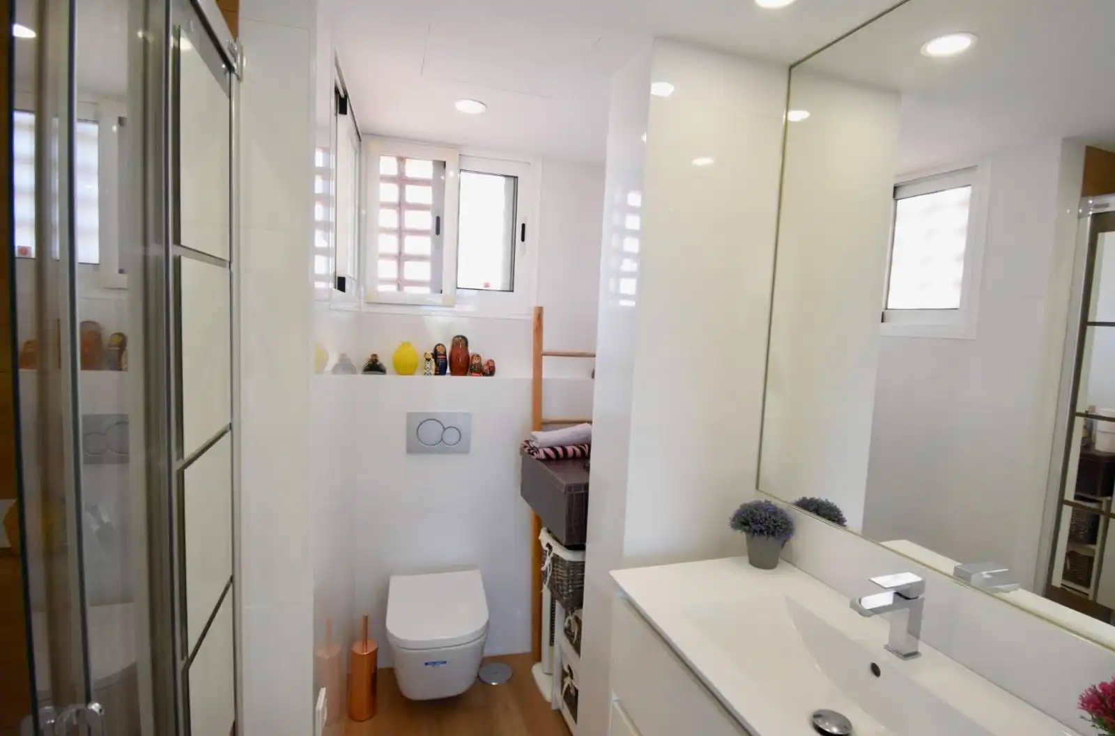 Bathroom of Flat for rent in El Campello  with Air Conditioner, Heating and Furnished