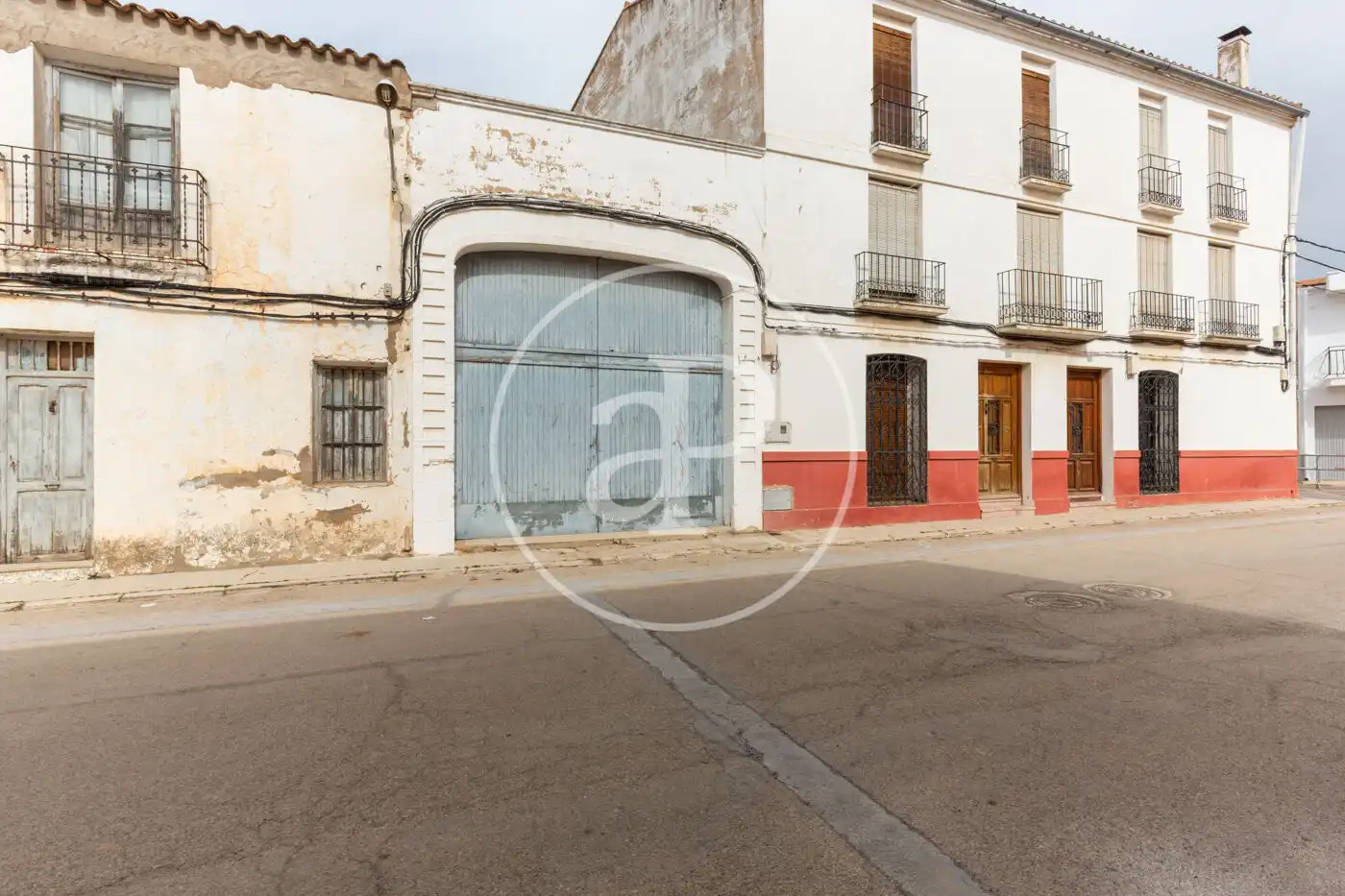 Vista exterior de Finca rústica en venda en Utiel amb Calefacció, Terrassa i Traster