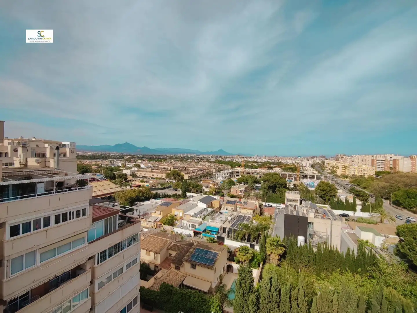 Vista exterior de Àtic de lloguer en Alicante / Alacant amb Piscina comunitària