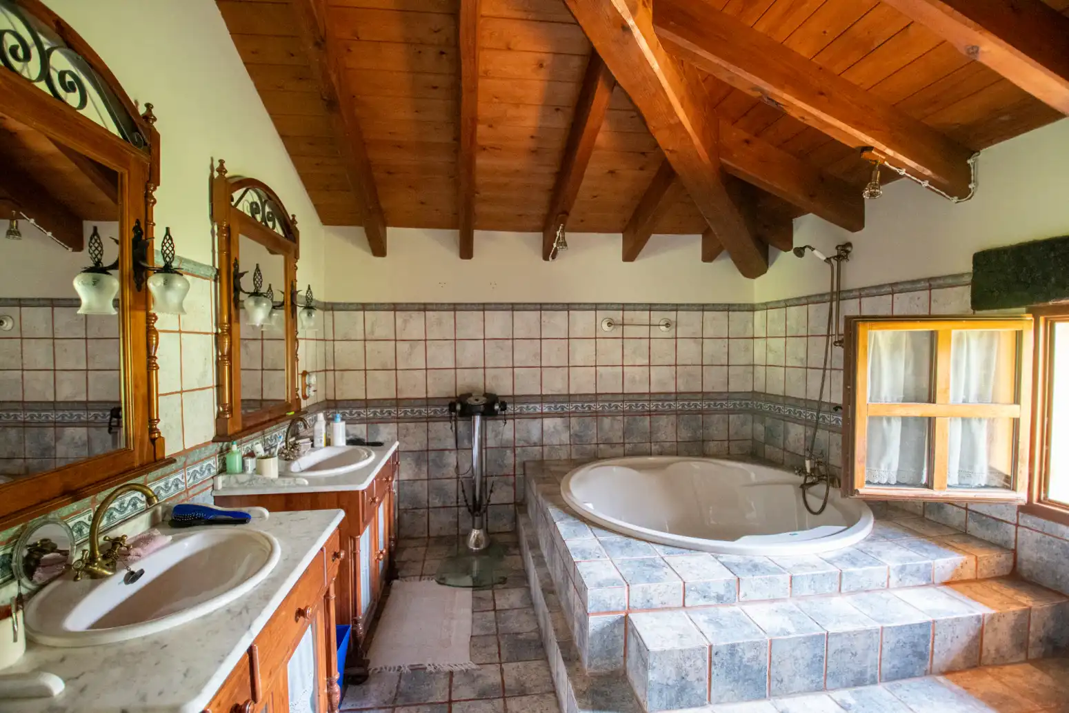 Bany de Casa o xalet en venda en Villaviciosa amb Calefacció, Jardí privat i Terrassa