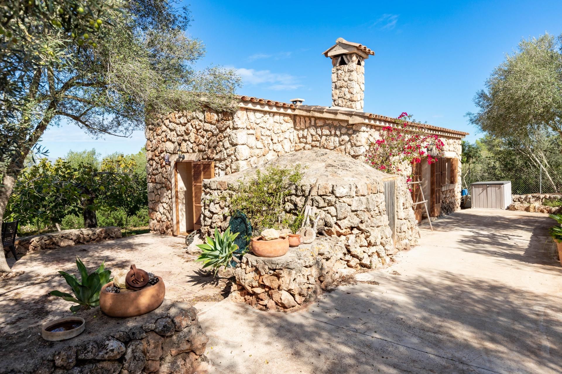 Vista exterior de Finca rústica en venda en Llubí amb Jardí privat, Terrassa i Alarma
