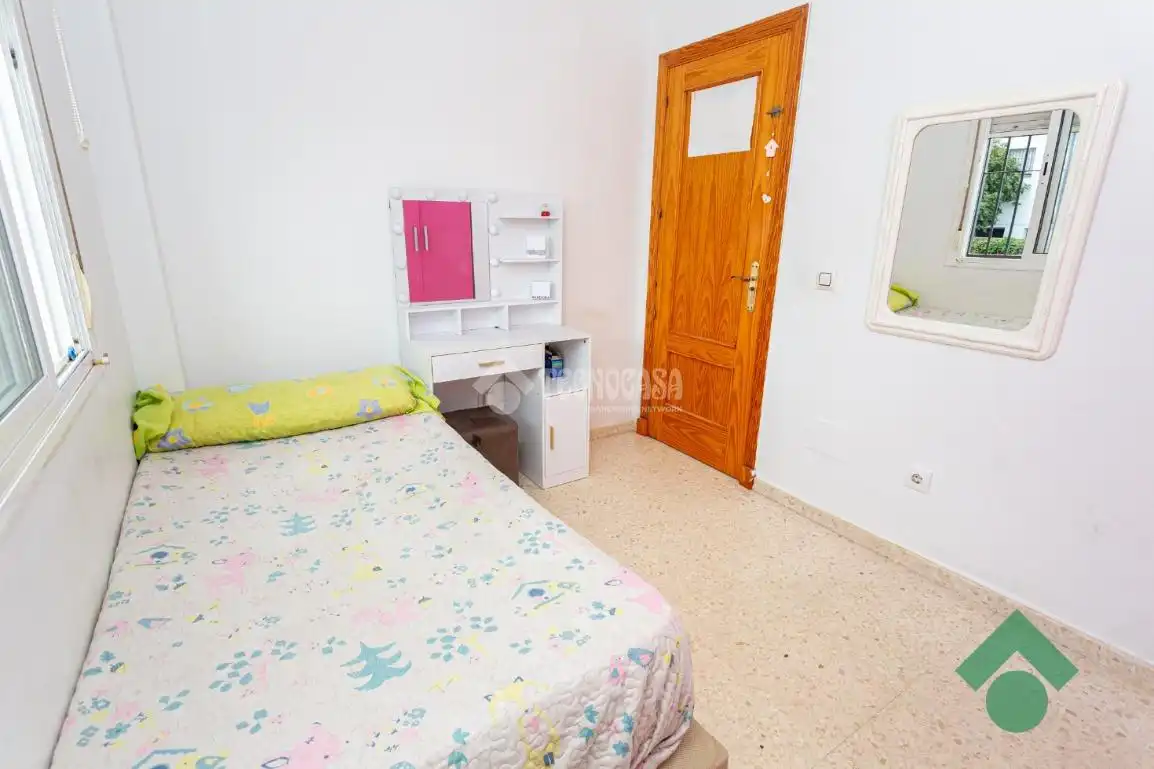Habitación de Casa adosada en venta en Algeciras con Calefacción y Amueblado