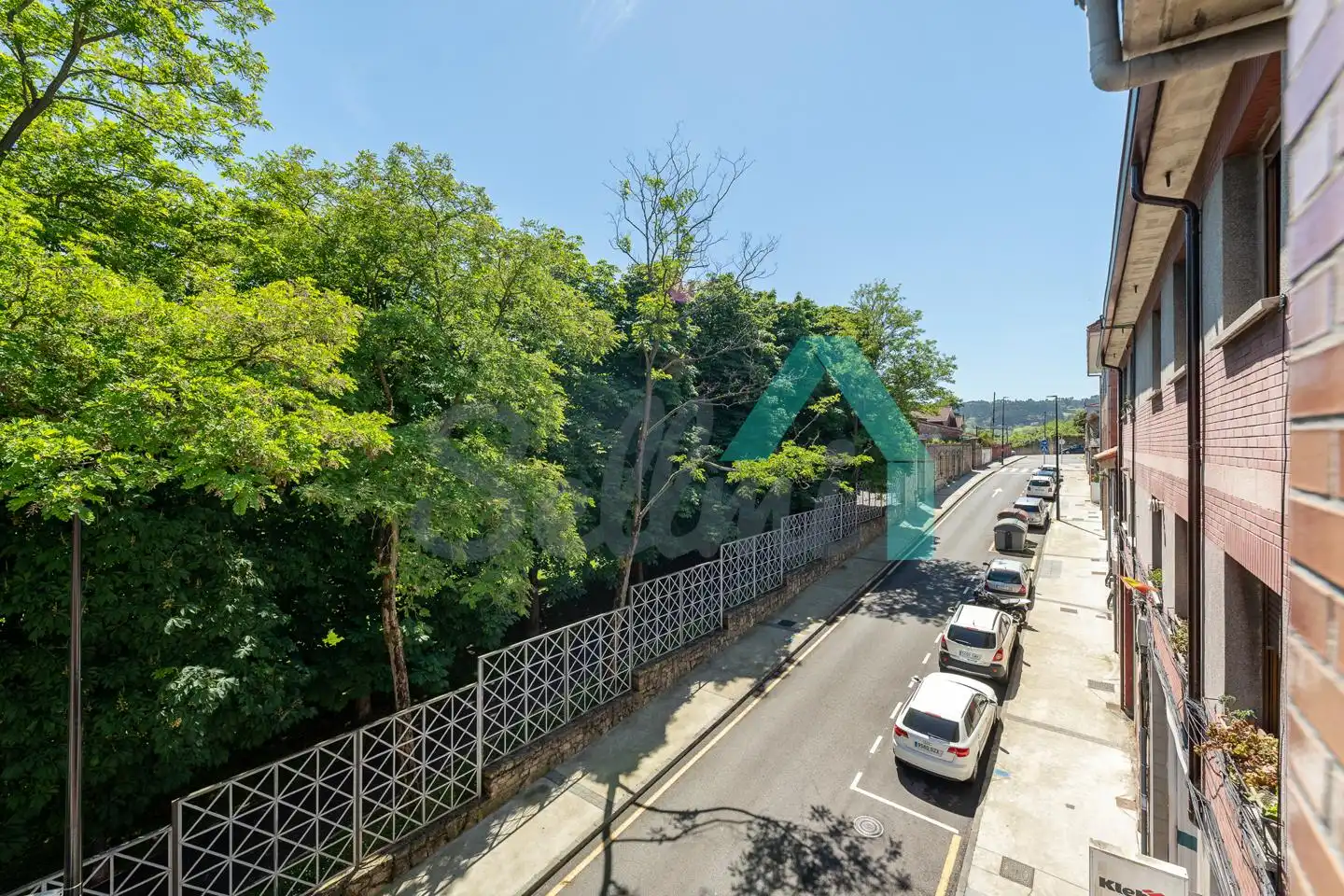 Vista exterior de Piso en venta en Avilés con Calefacción, Parquet y Trastero
