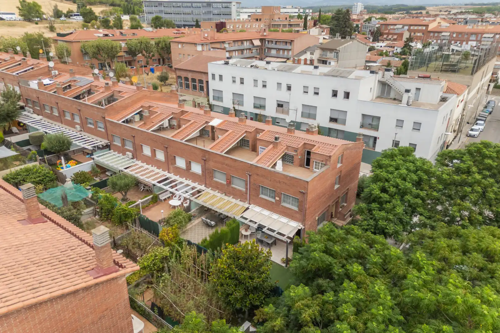 Vista exterior de Casa adosada en venda en Mollet del Vallès amb Aire condicionat, Calefacció i Jardí privat