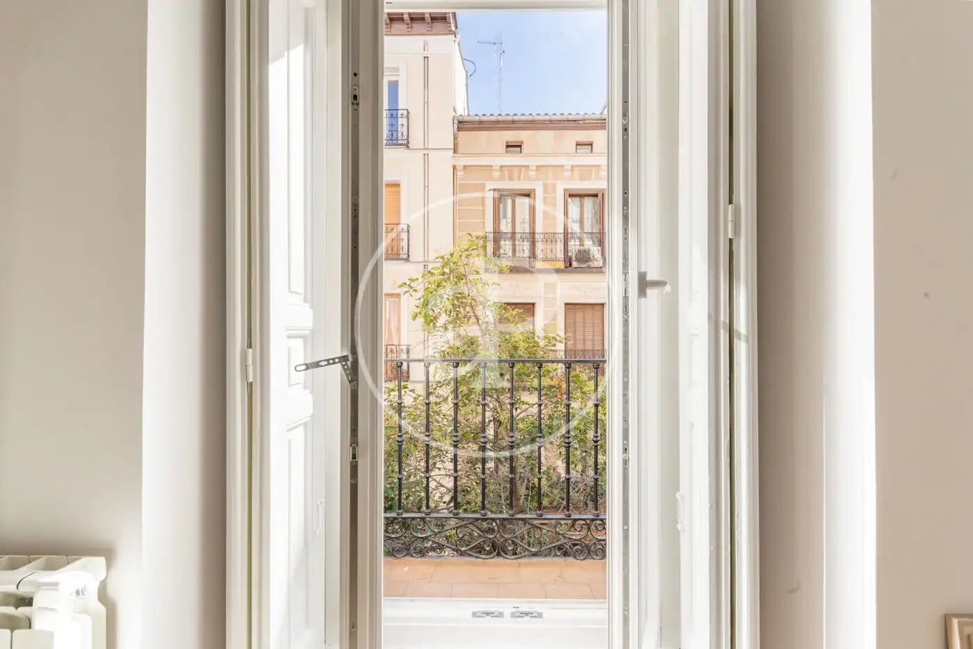 Flat with terrace for sale in C. del Divino Pastor, imagen 2