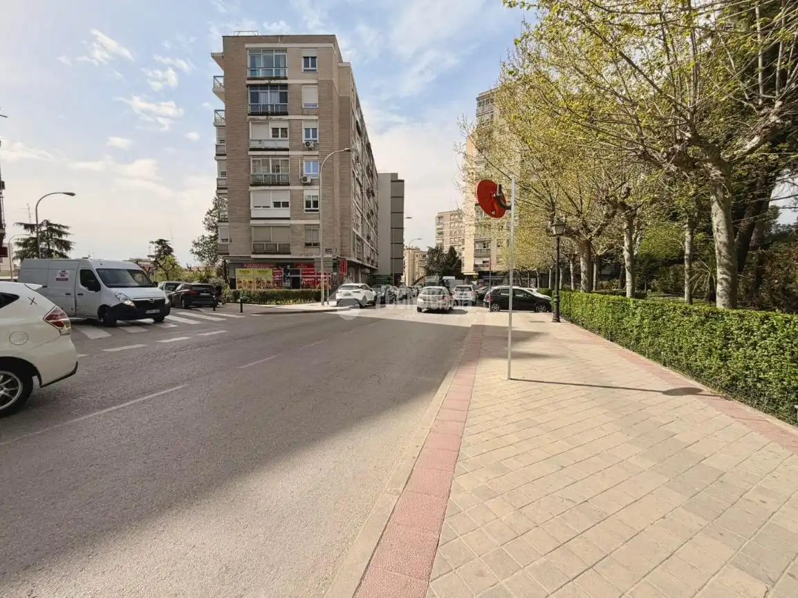 Vista exterior de Local de alquiler en Madrid