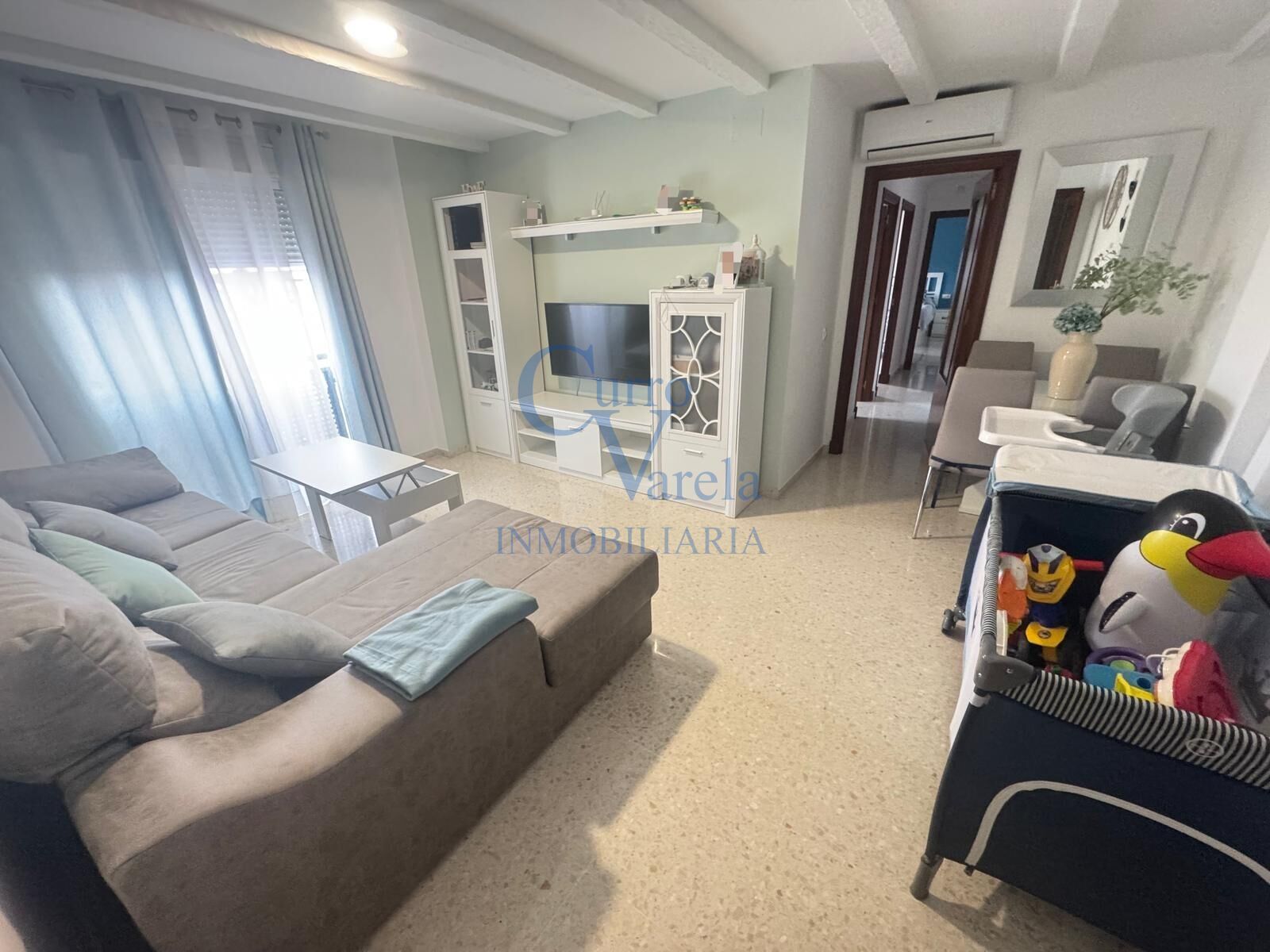Living room of Flat for sale in Dos Hermanas  with Air Conditioner, Heating and Storage room