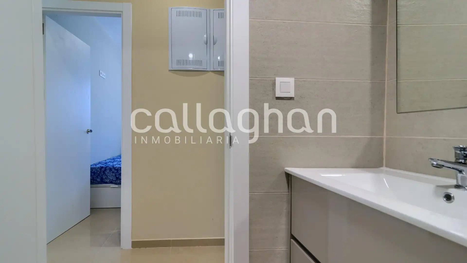 Baño de Piso en venta en Oropesa del Mar / Orpesa con Aire acondicionado, Calefacción y Jardín privado