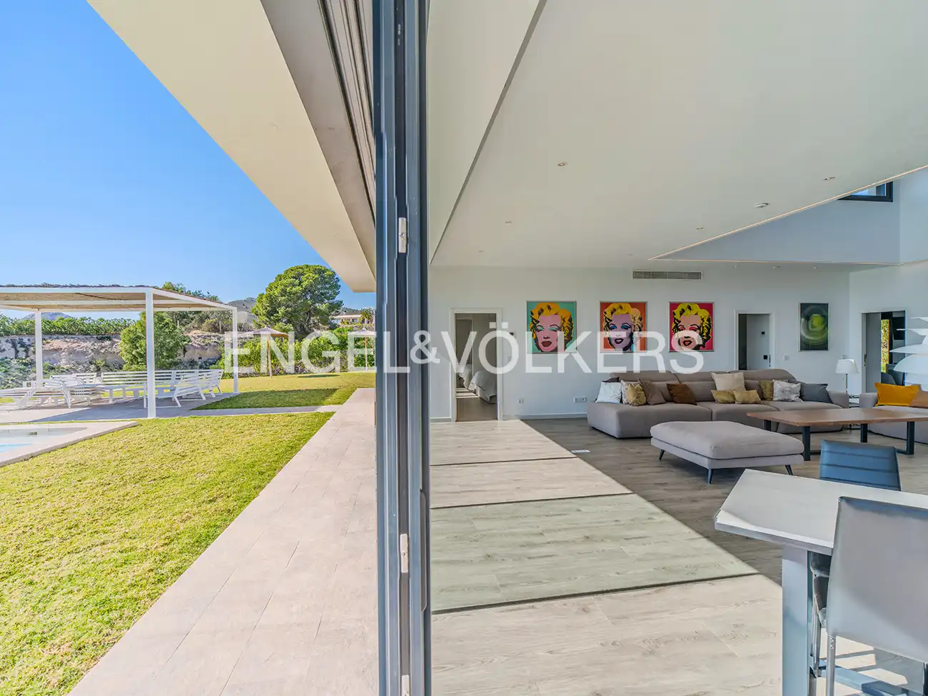 Vista exterior de Casa o xalet en venda en Alicante / Alacant amb Aire condicionat, Calefacció i Jardí privat