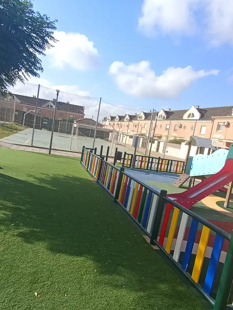 Parking de Casa adosada en venta en Coria del Río con Trastero, Amueblado y Piscina comunitaria
