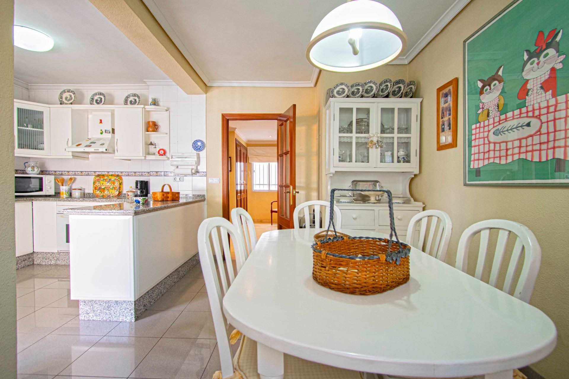 Cocina de Piso en venta en  Sevilla Capital con Aire acondicionado y Terraza