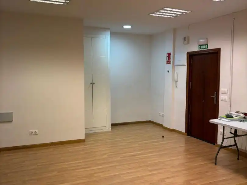 Office for rent in Madrid  with Air Conditioner