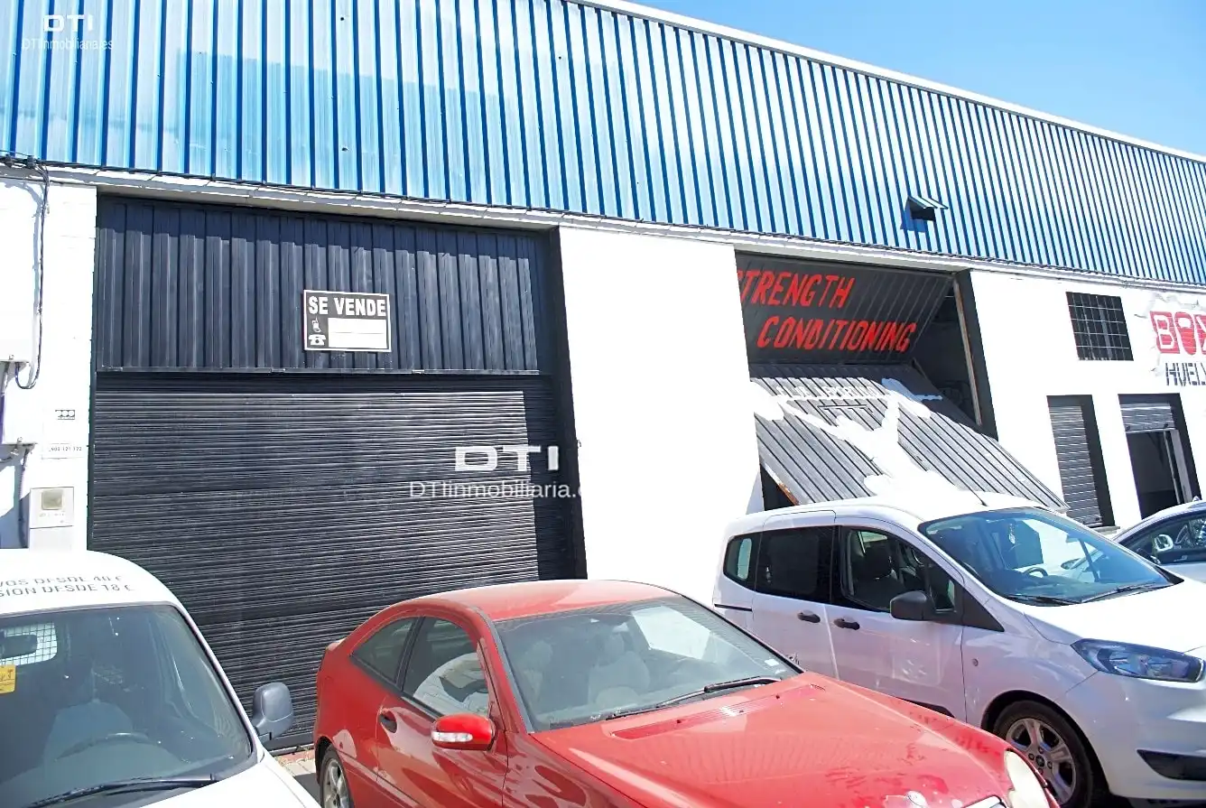 Vista exterior de Nave industrial en venta en Huelva