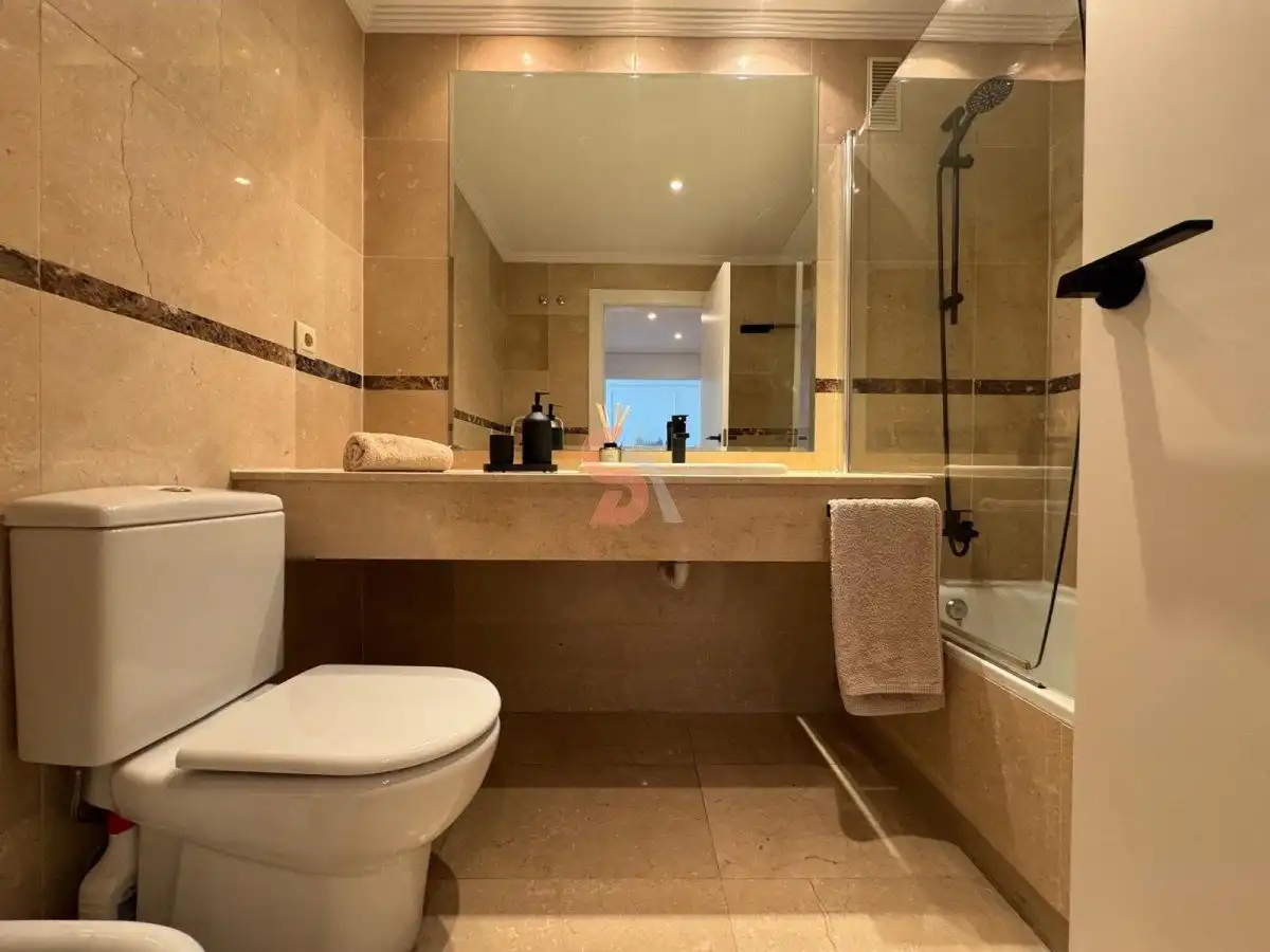 Badezimmer von Wohnung zur Miete in Valladolid mit Heizung, Möbliert und Gemeinschaftspool