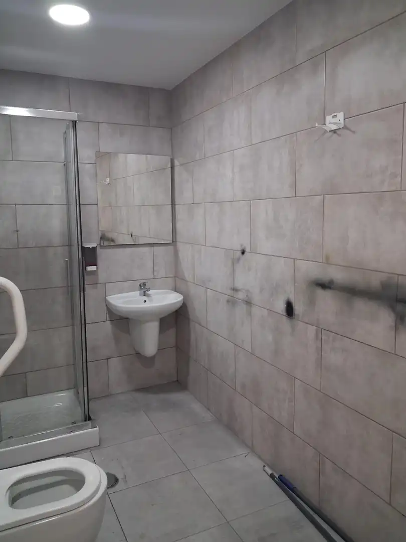 Badezimmer von Geschaftsraum zur Miete in Cádiz