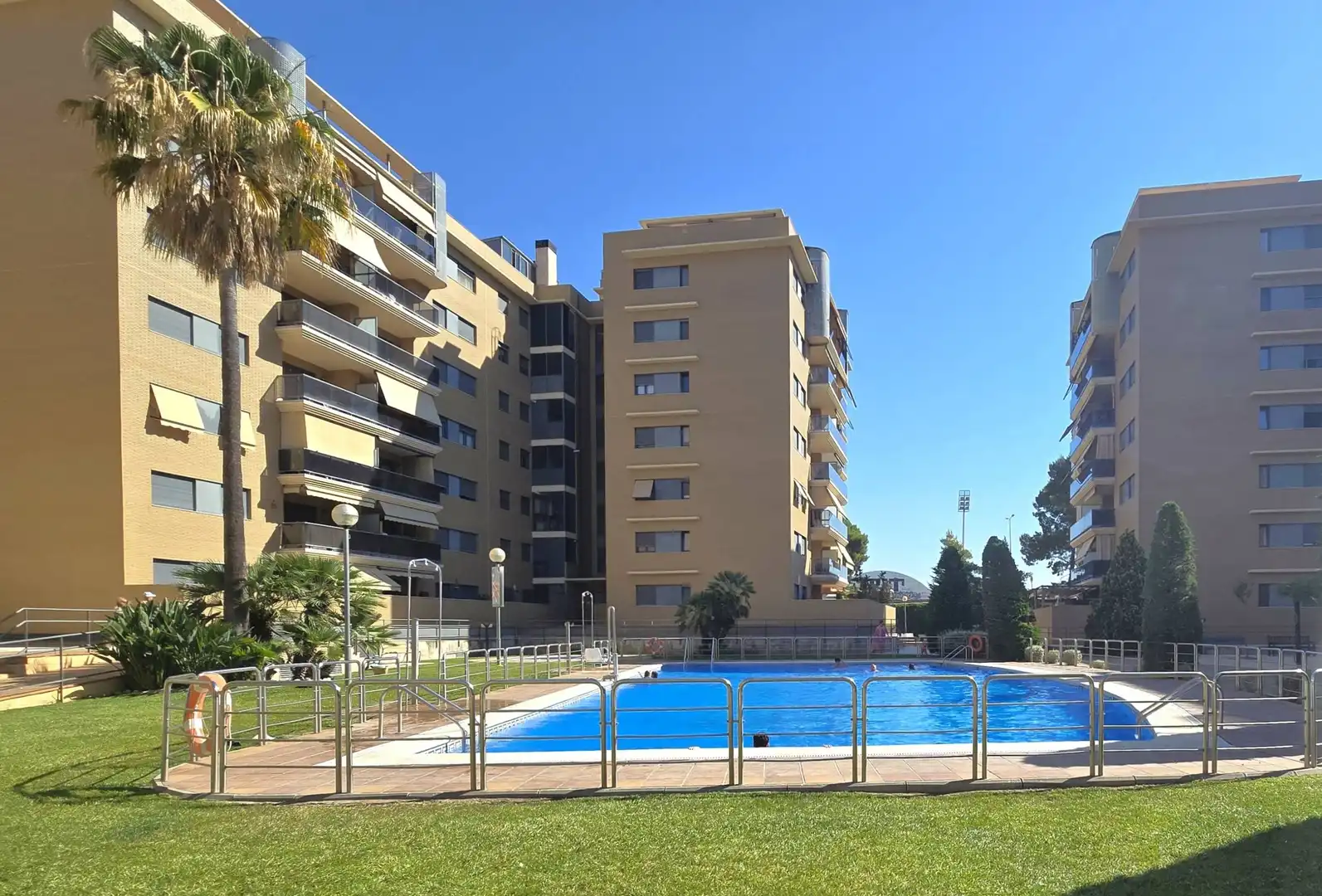 Swimming pool of Flat for sale in Reus  with Air Conditioner, Heating and Terrace