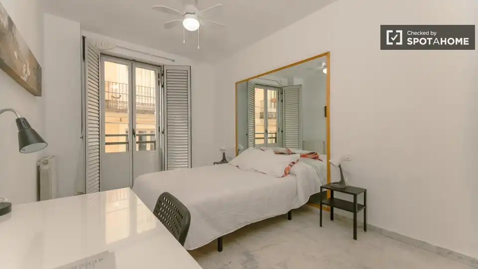 Habitación de Piso de alquiler en Valencia con Aire acondicionado, Calefacción y Amueblado