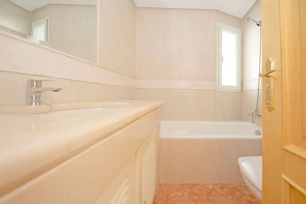 Baño de Casa o chalet en venta en Benahavís con Aire acondicionado, Calefacción y Jardín privado