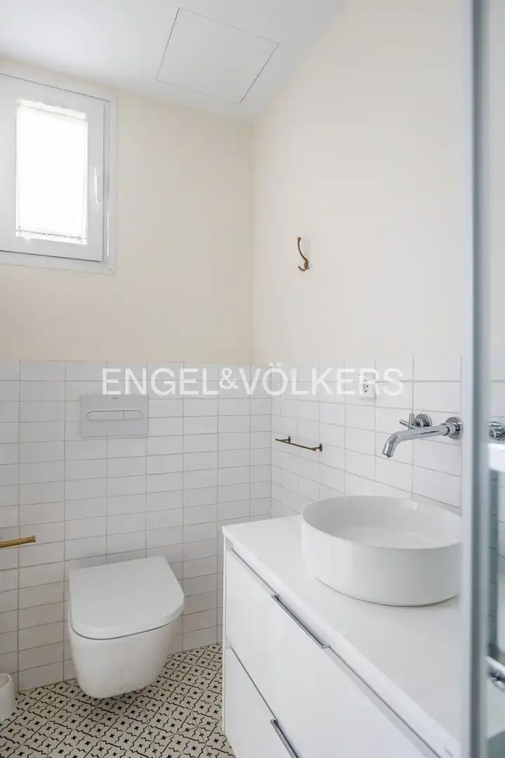 Badezimmer von Wohnung zur Miete in Sevilla mit Klimaanlage, Heizung und Parkett