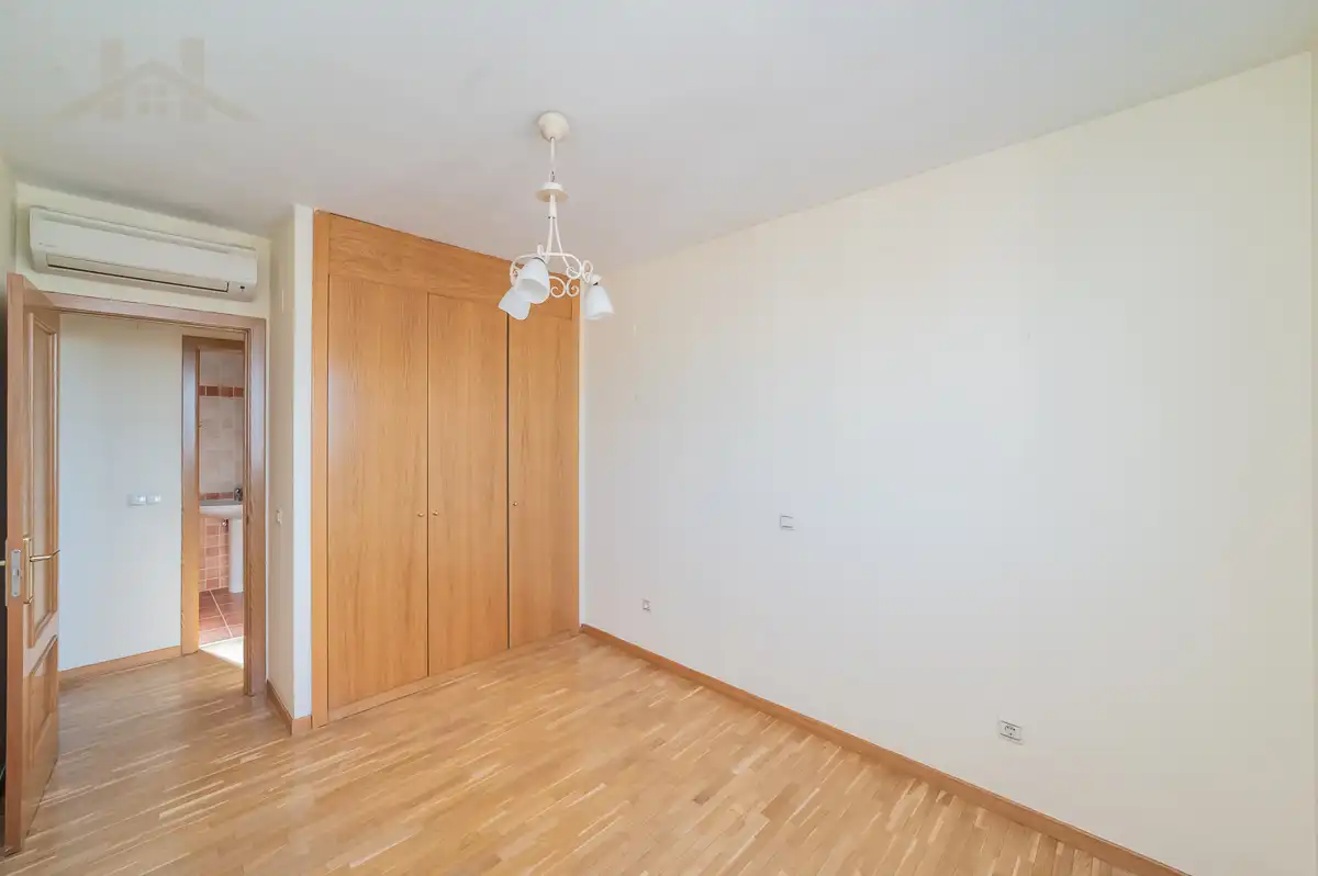 Habitación de Ático en venta en Arroyomolinos (Madrid) con Aire acondicionado, Calefacción y Jardín privado