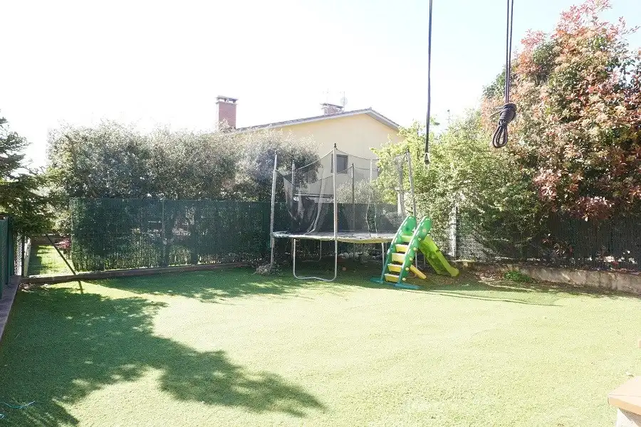 Jardí de Casa adosada en venda en Montagut i Oix amb Aire condicionat, Calefacció i Terrassa