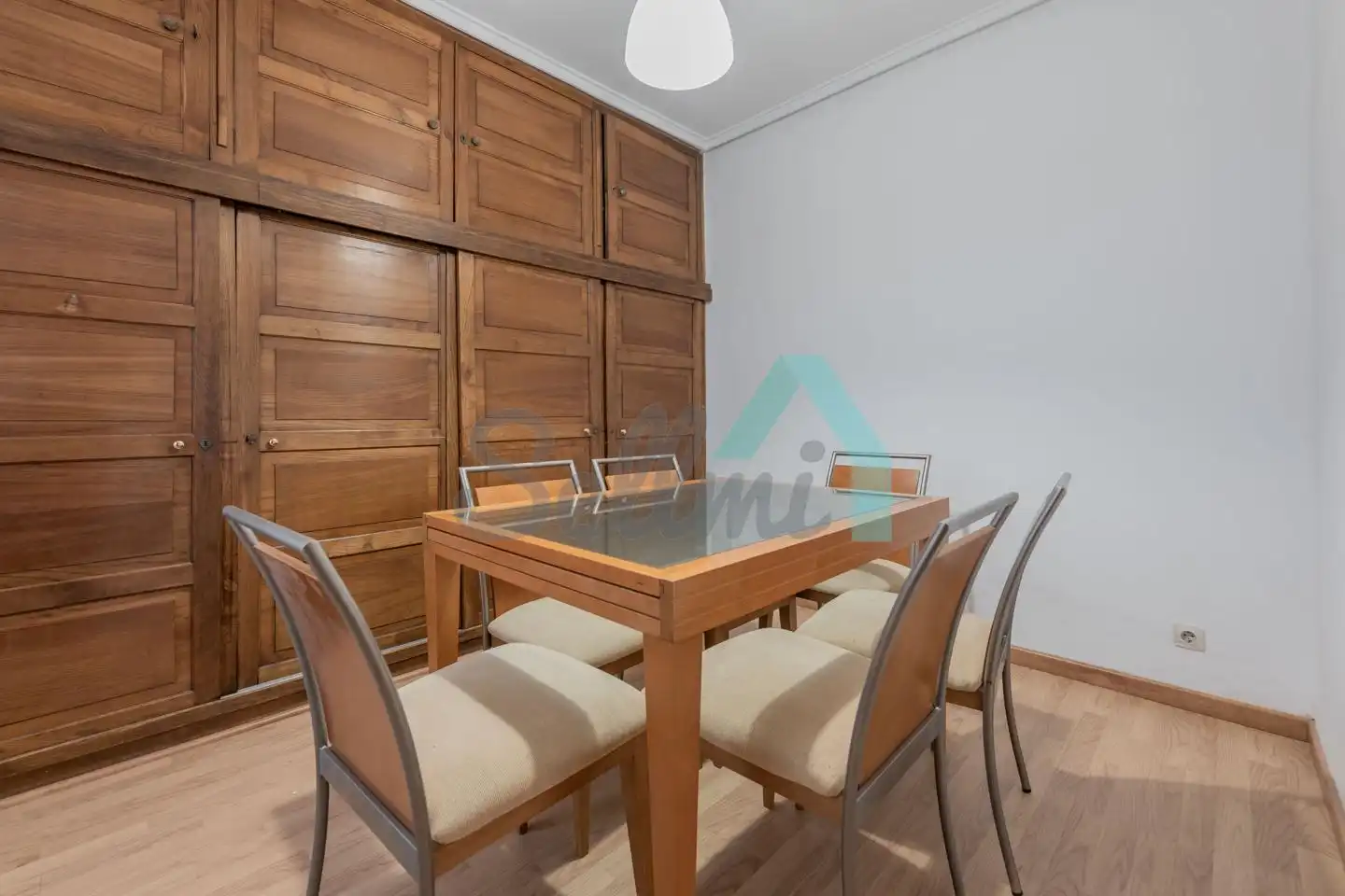 Dining room of Flat for share in Oviedo   with Heating, Parquet flooring and Furnished