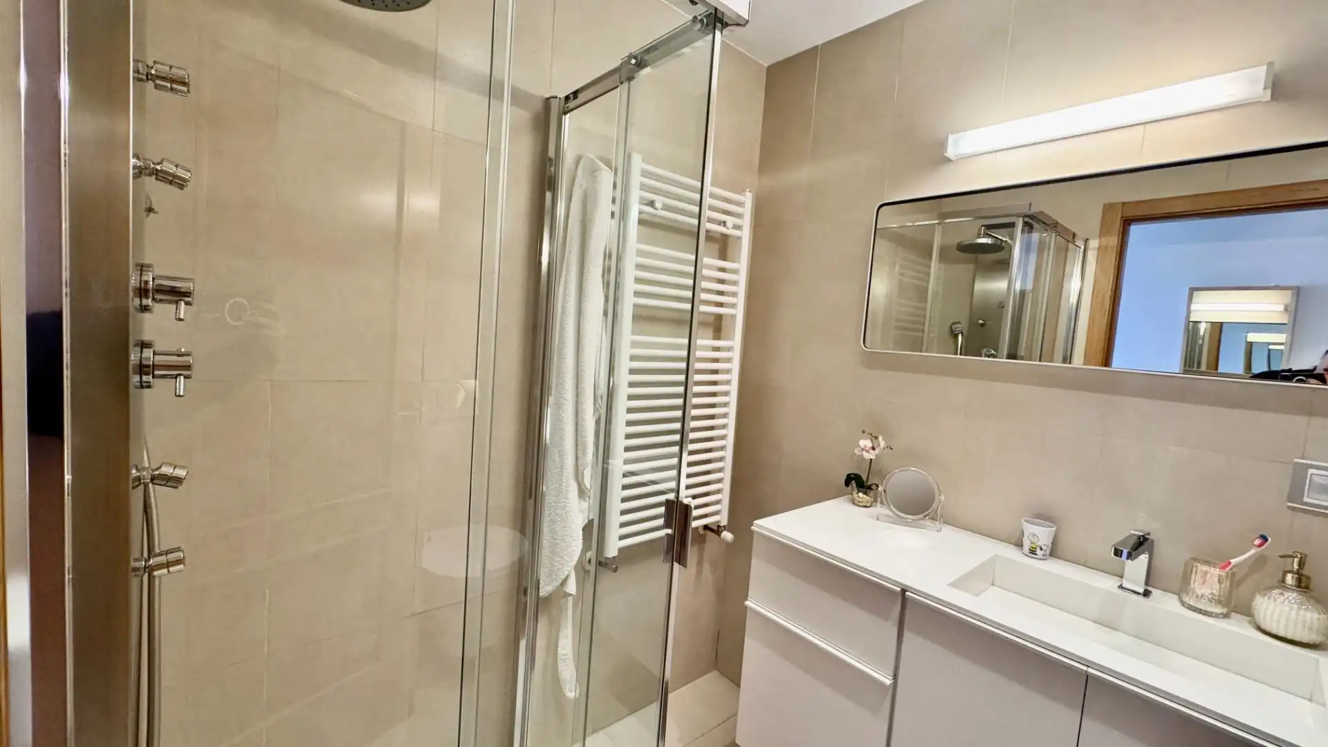 Flat for sale in Avenida Avenida de la Ilustración, 85, Campus de la Salud