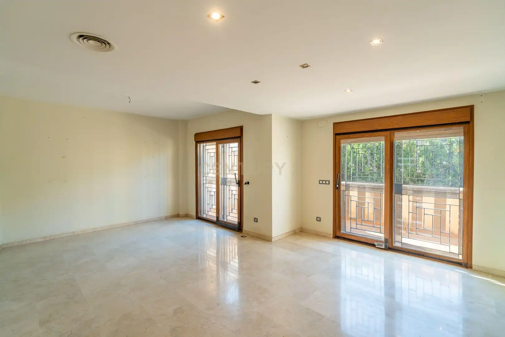 Houses for sale in Málaga  with Air Conditioner, Private garden and Storage room