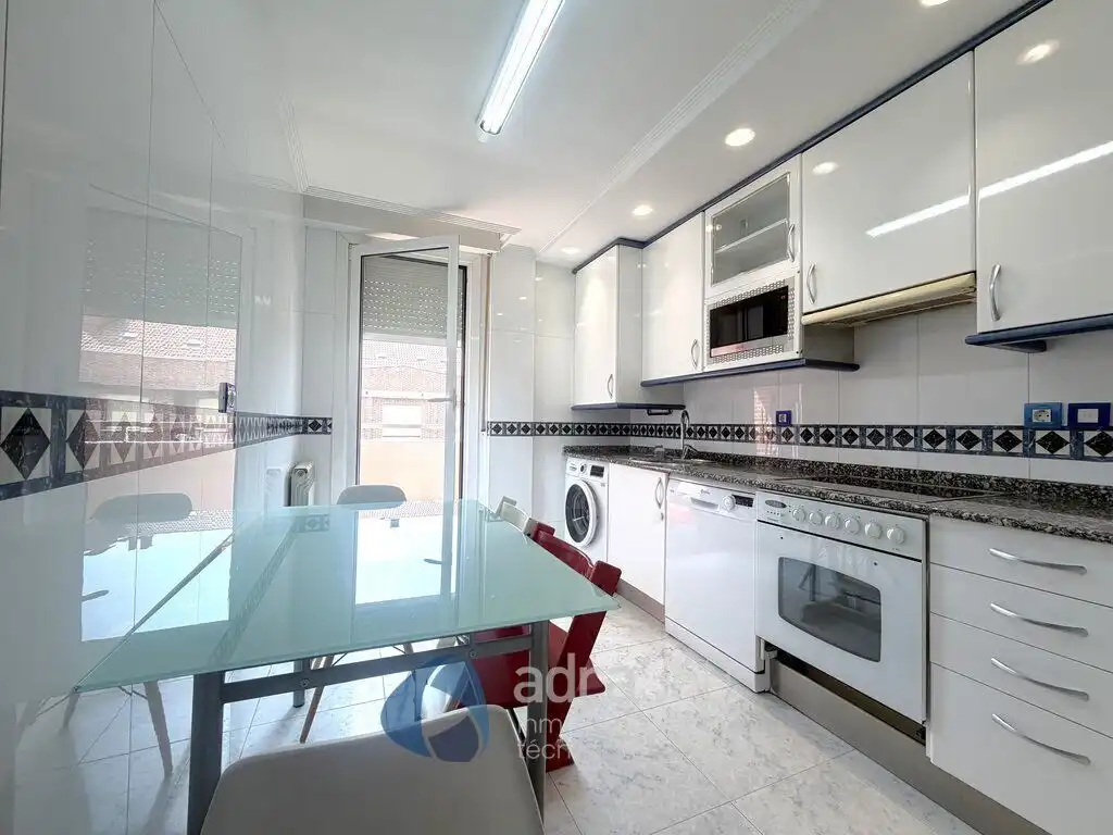 Flat for rent in Estambrera, Cascajos - Piqueras