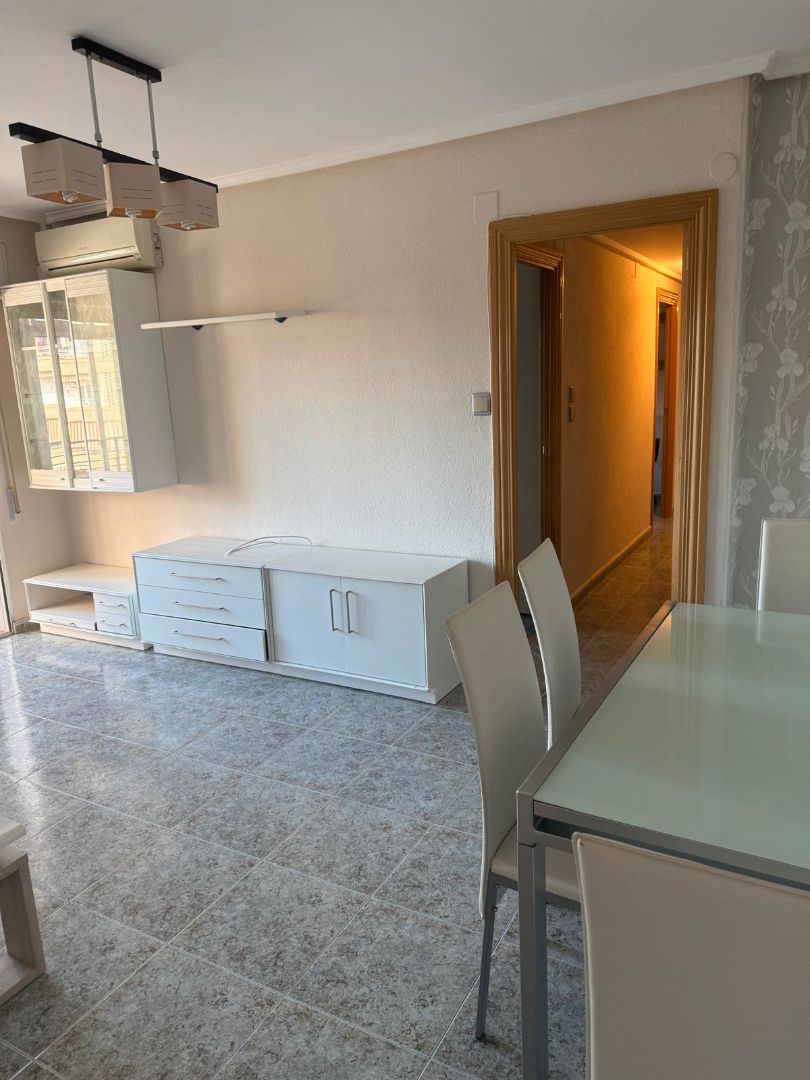 Menjador de Pis de lloguer en  Zaragoza Capital amb Calefacció, Moblat i Forn