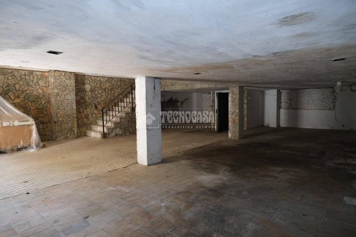 Building for sale in Gelves