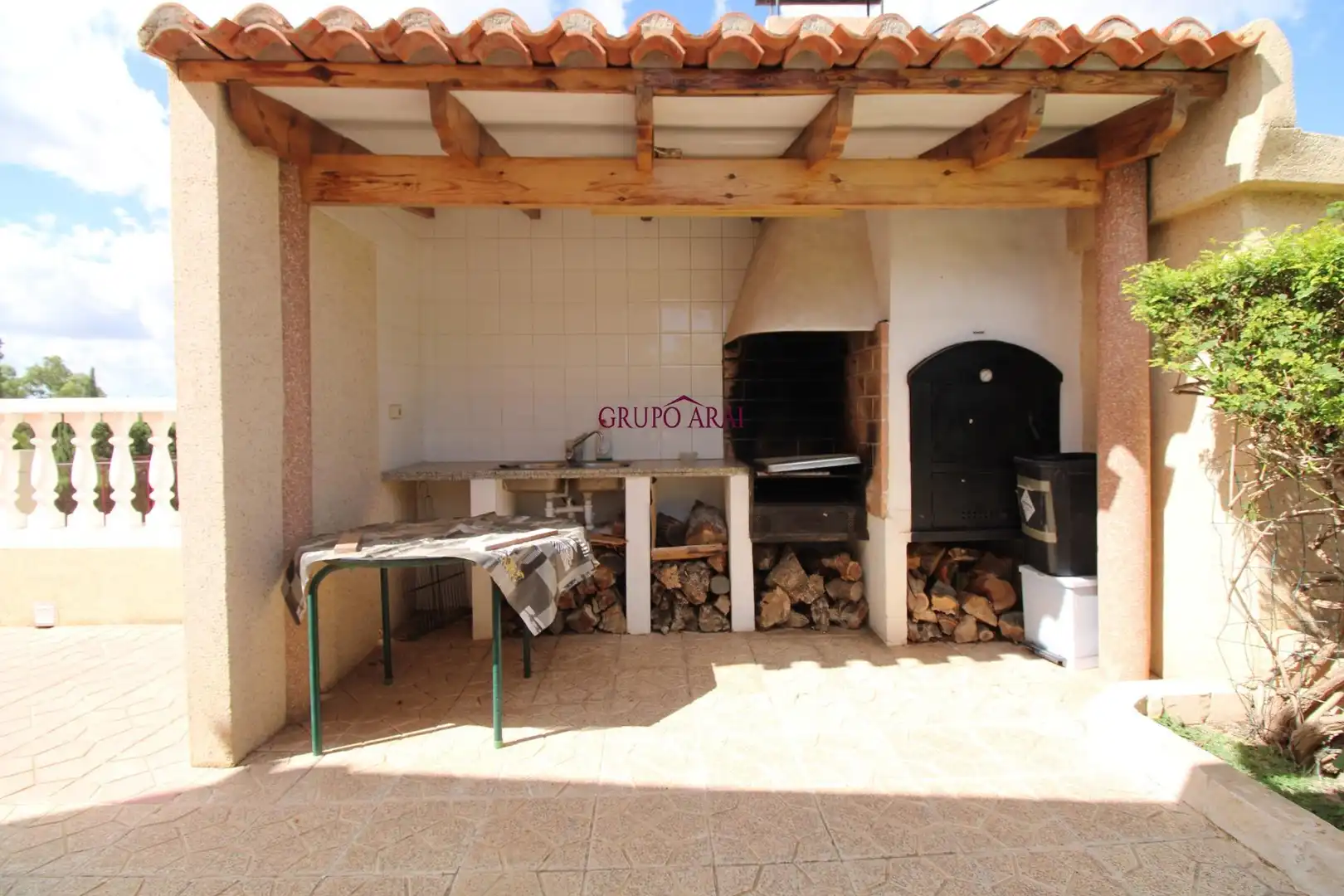 Cuina de Casa o xalet en venda en Alicante / Alacant amb Aire condicionat, Calefacció i Jardí privat