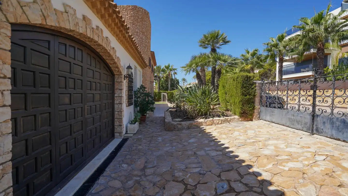 Casa amb terrassa en venda a Avinguda de la Armada Española, imagen 50