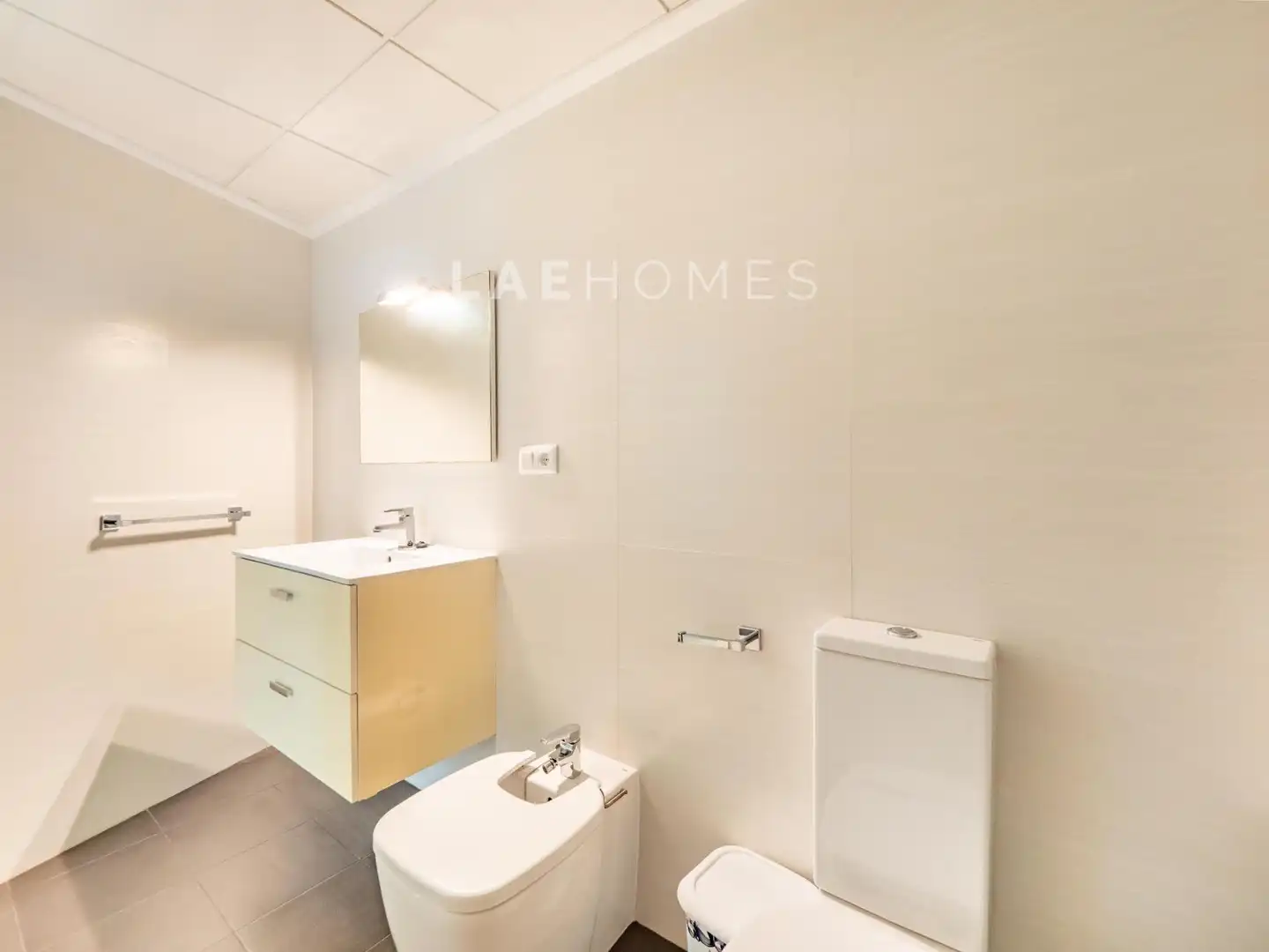 Baño de Piso en venta en Tavernes Blanques con Aire acondicionado y Calefacción