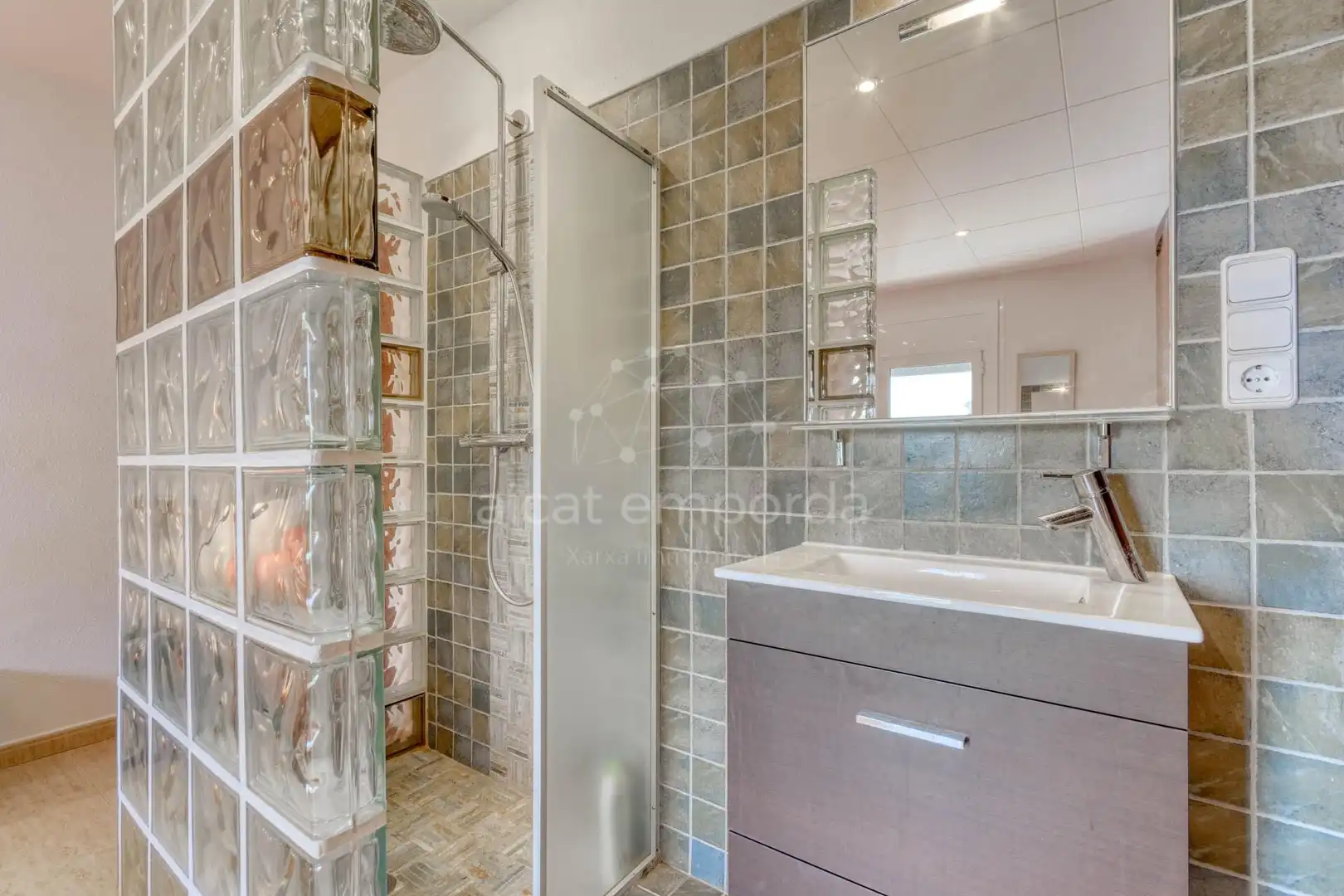 Bany de Apartament en venda en Roses amb Calefacció, Terrassa i Traster