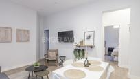 Sala d'estar de Apartament en venda en  Madrid Capital amb Aire condicionat, Calefacció i Moblat