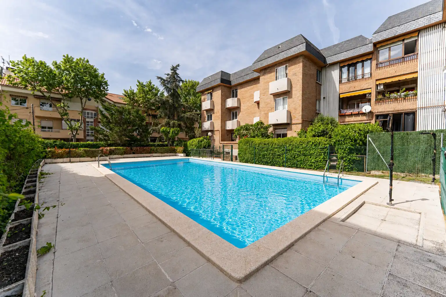 Schwimmbecken von Erdgeschoss zum Verkauf in Torrelodones mit Heizung, Privatgarten und Parkett