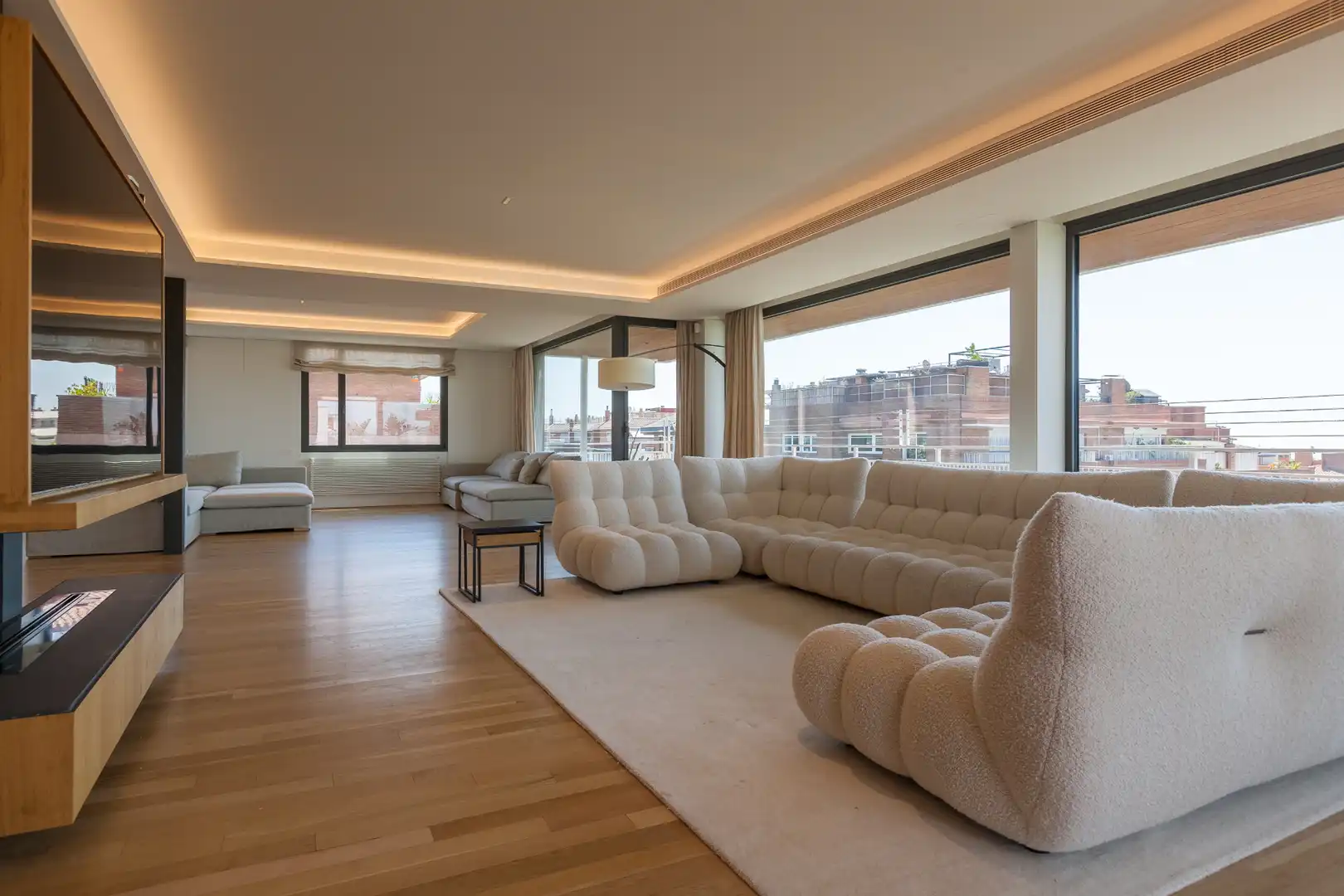 Sala d'estar de Àtic de lloguer en Barcelona amb Aire condicionat, Calefacció i Parquet
