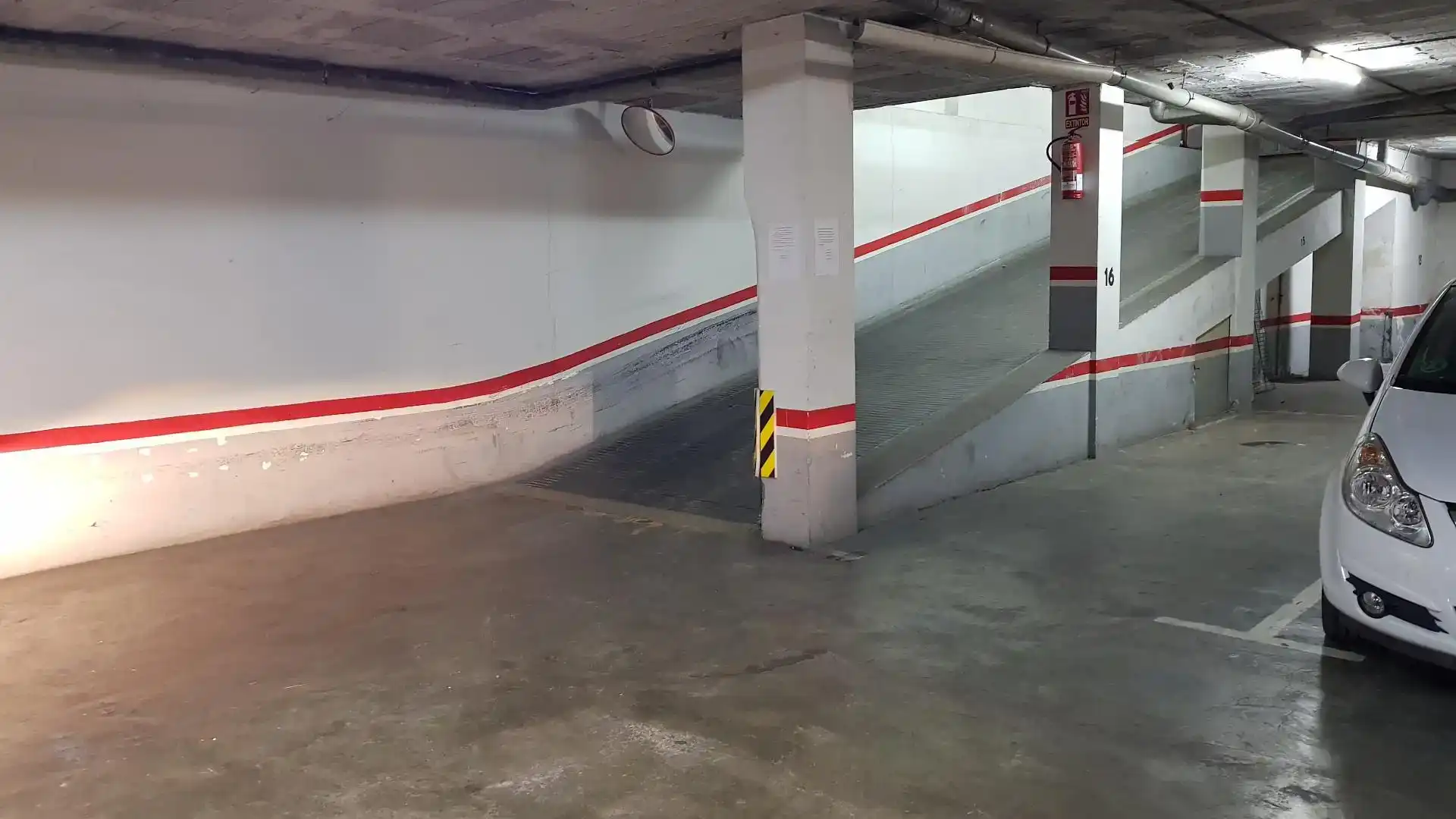 Parkplatz von Garage zur Miete in Artigues - Llefià