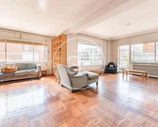 Sala d'estar de Pis en venda en  Madrid Capital amb Aire condicionat, Calefacció i Terrassa