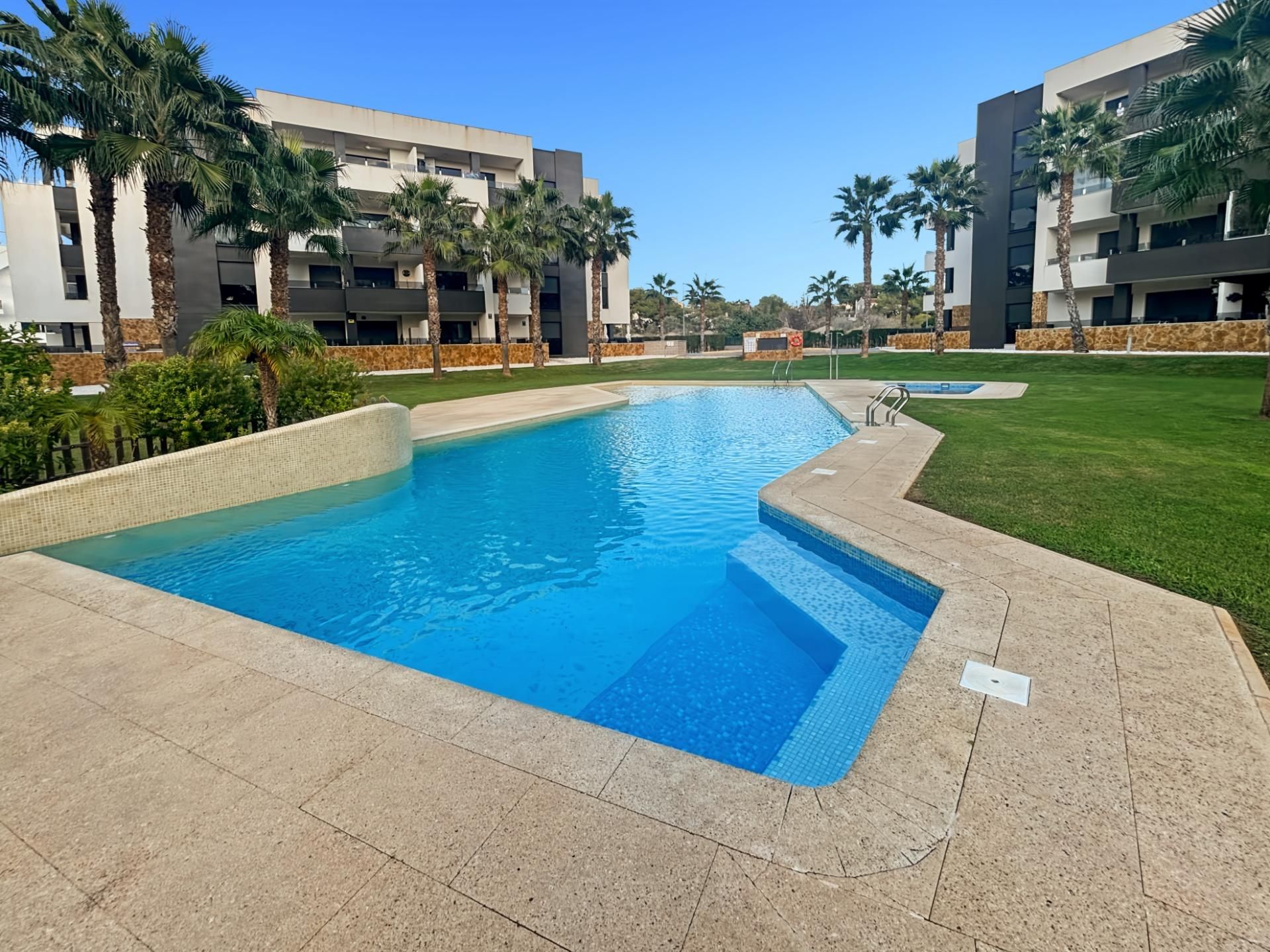 Piscina de Apartament en venda en Orihuela amb Aire condicionat, Terrassa i Alarma