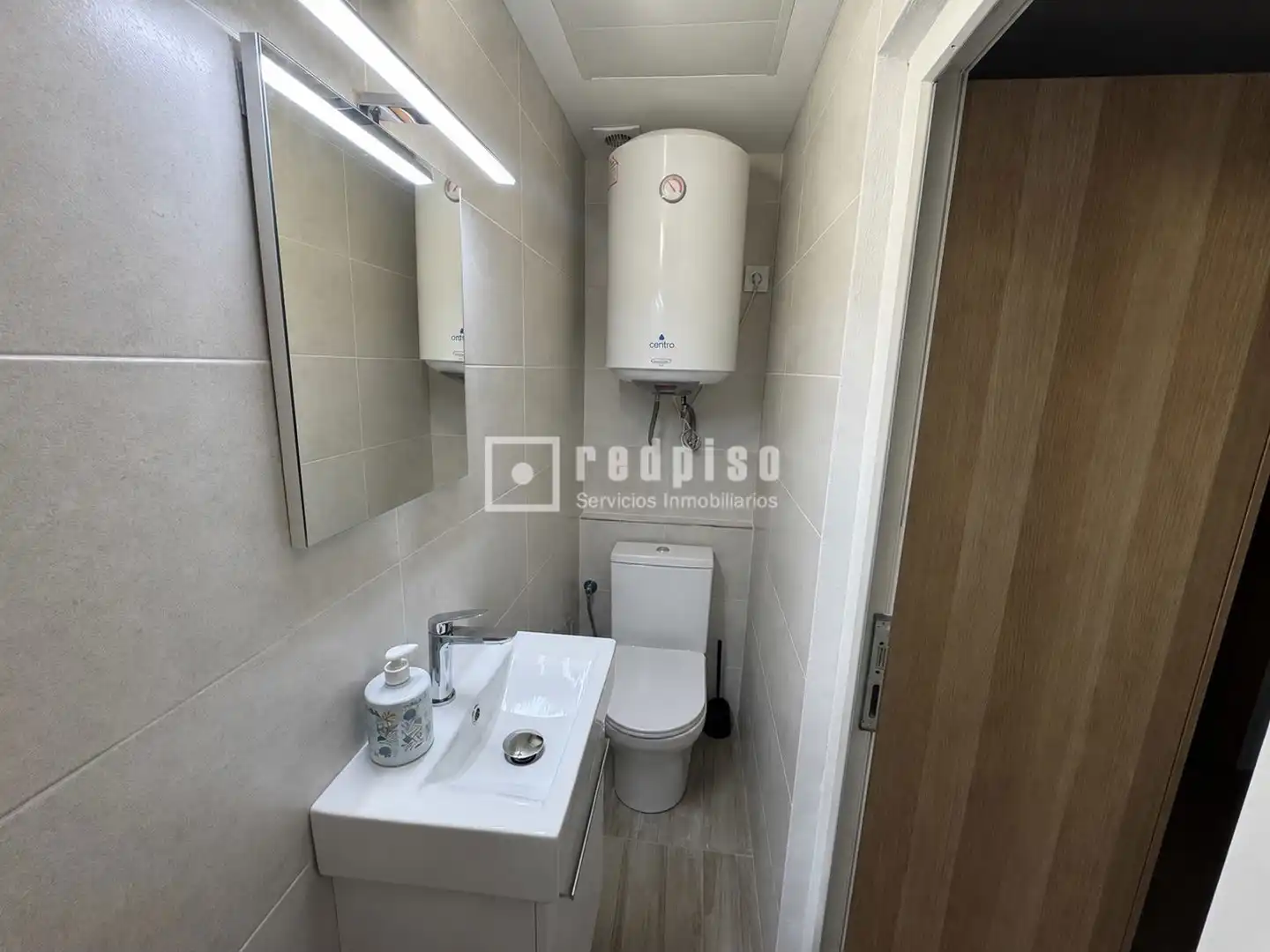Bathroom of Flat for rent in Valencia  with Air Conditioner, Heating and Private garden