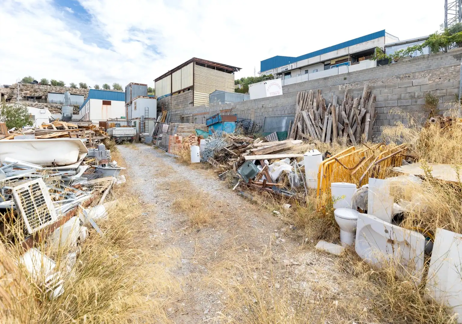 Außenansicht von Fabrik Grundstücke zum Verkauf in Barrio de la Vega