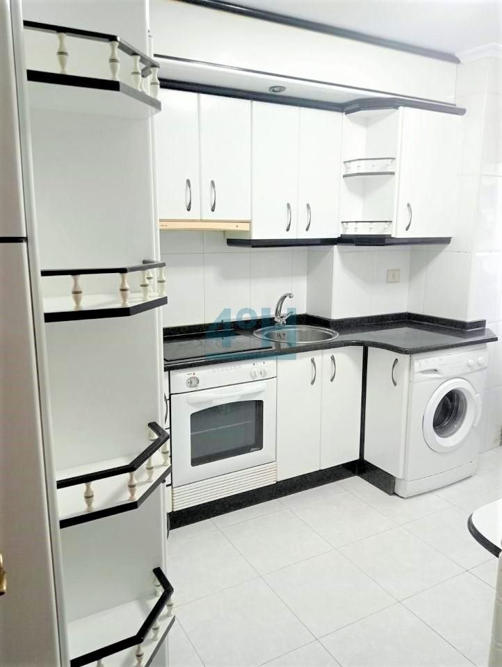 Cocina de Apartamento en venta en Barbadás con Calefacción, Parquet y Amueblado