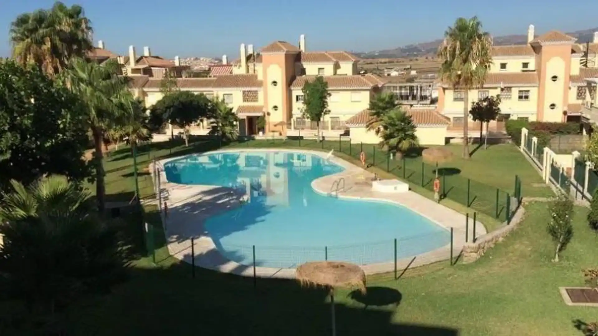 Vista exterior de Apartamento de alquiler en Vélez-Málaga con Piscina comunitaria