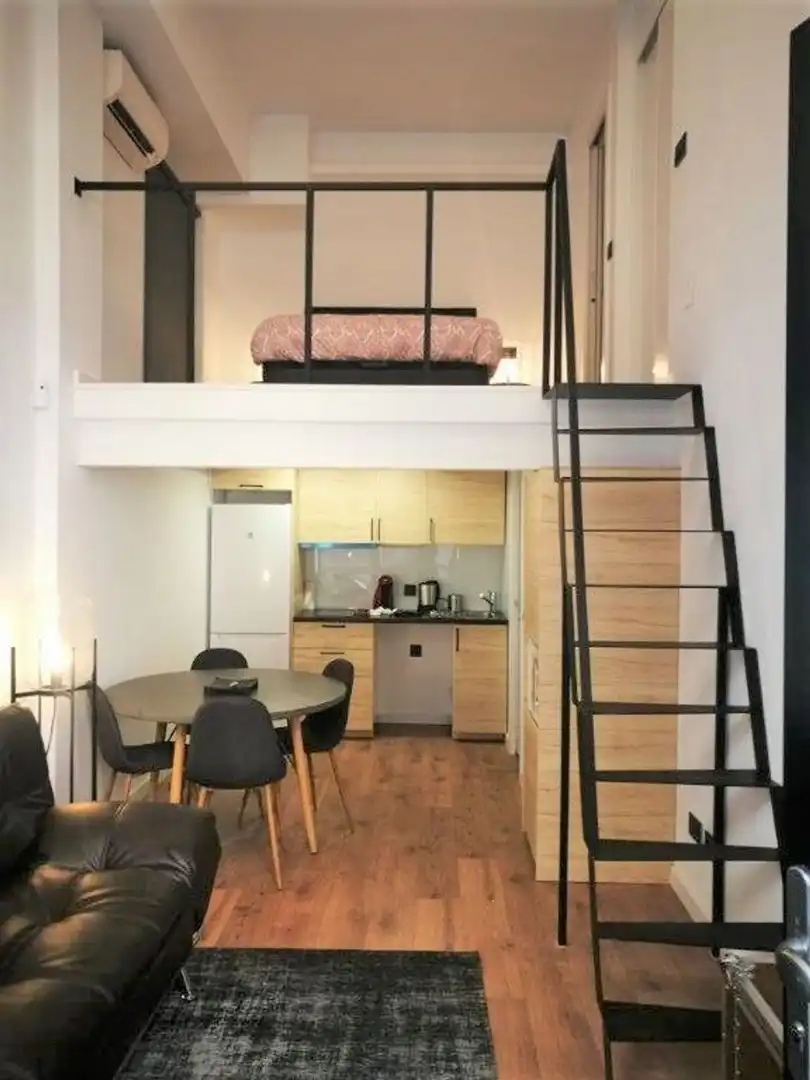 Cuina de Apartament de lloguer en Madrid amb Aire condicionat, Calefacció i Moblat