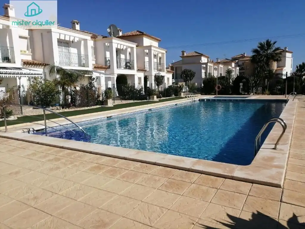 Piscina de Casa o xalet de lloguer en El Campello amb Aire condicionat, Calefacció i Jardí privat