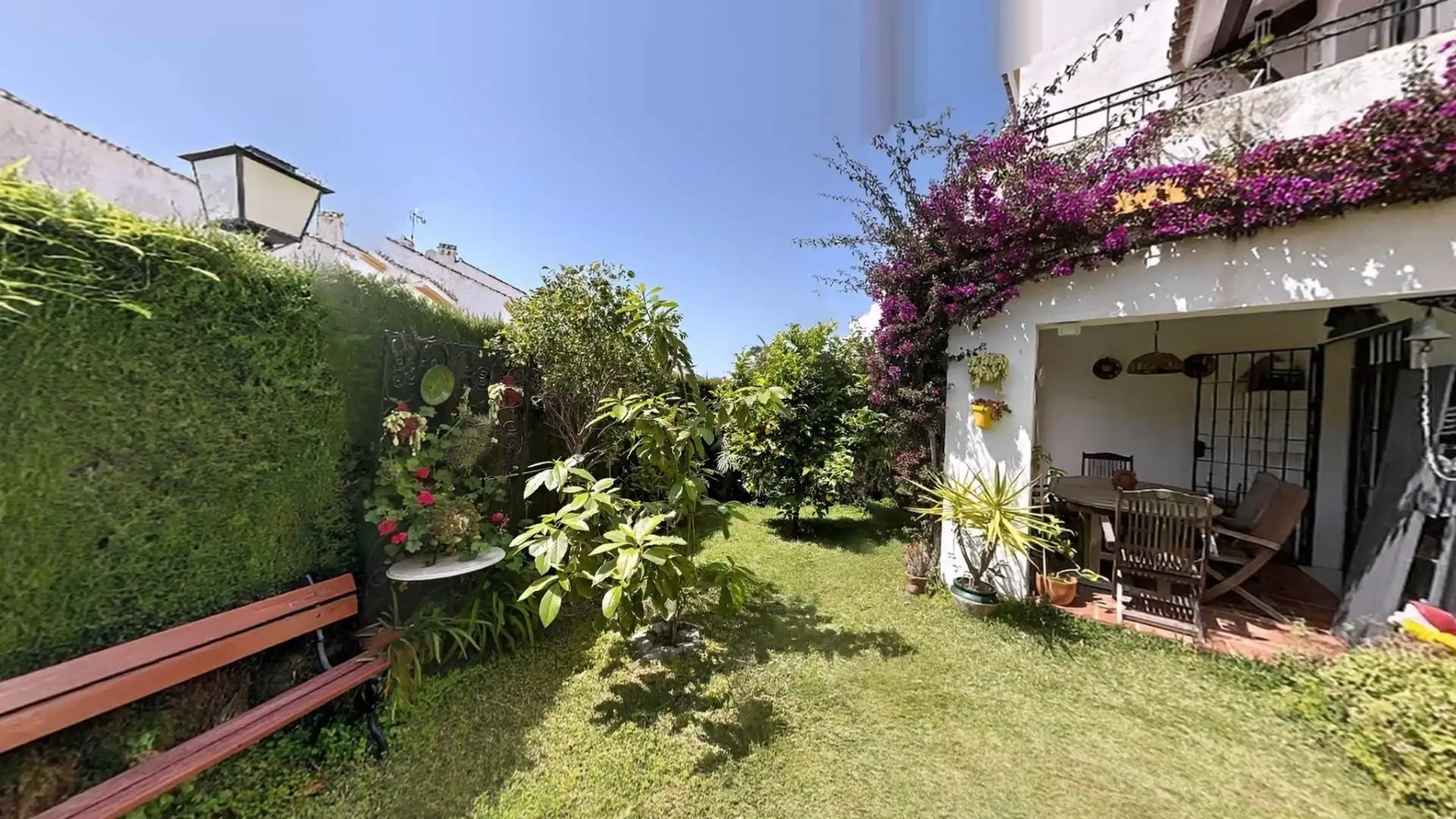 Garten von Einfamilien-Reihenhaus zum Verkauf in Estepona mit Heizung, Privatgarten und Terrasse